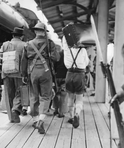 Baggage: Arrival of German prisoners of war in Quebec, 1940