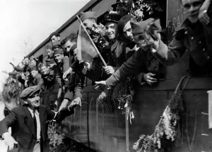 Dieppe: Arrival of a train with released French prisoners of war, 19
