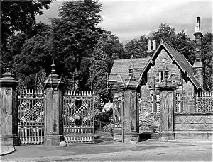 Arrowe: ARROWE PARK GATES