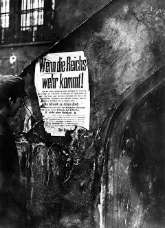 Bourgeoisie: Arson attack call by Hoelzl, 1920