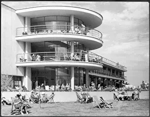 Warr: Art Deco Pavilion