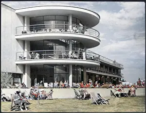 Warr: Art Deco Pavilion
