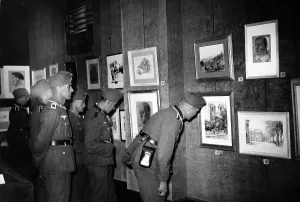 Faubourg: Art exhibition in Paris, 1941