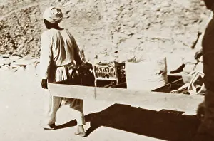 Carnarvon: Artifacts being removed from the tomb of Tutankhamen