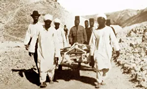 Carnarvon: Artifacts being removed from the tomb of Tutankhamen