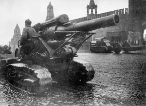 Caterpillar: Artillery at the parade for the anniversary of the October R