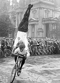 Acrobatic: Artistic cycling in Berlin, 1933