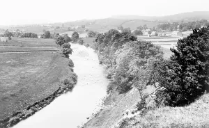 Askrigg: Askrigg, River Ure 1924