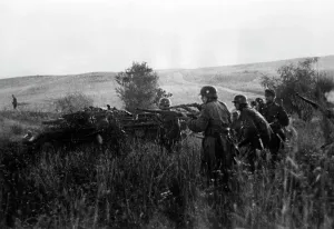 Follow: Assault gun and infantry of the Wehrmacht on the Eastern