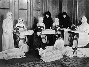 Parallel: Assistants of the Turkish Red Crescent, 1916