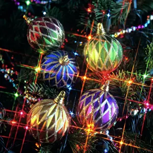 Mat002: Assorted Diamond Patterned Christmas Tree Ball Ornaments