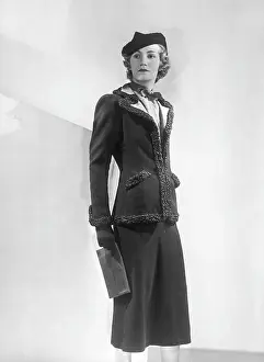 Revers: ASTRAKHAN TRIMMED SUIT