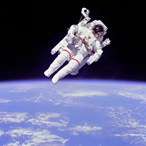 Weightless: Astronaut Bruce McCandless in floating weightless ?