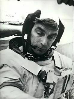 Averted: Astronaut - Comets - NASA - Space - Spacecraft - UFOs