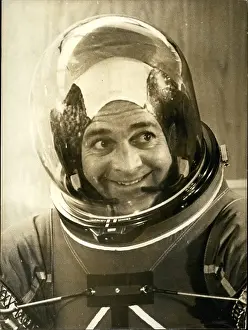 Averted: Astronaut - Comets - NASA - Space - Spacecraft - UFOs