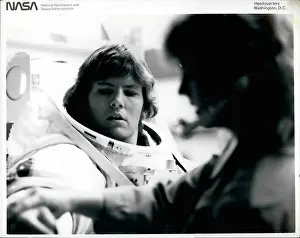 Weightless: Astronaut - Comets - NASA - Space - Spacecraft - UFOs