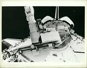 Securing: Astronaut - Comets - NASA - Space - Spacecraft - UFOs