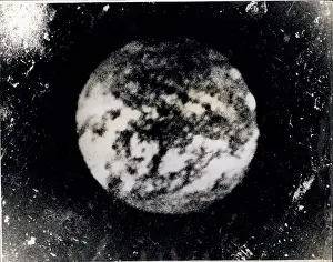 Obtaining: Astronaut - Comets - NASA - Space - Spacecraft - UFOs