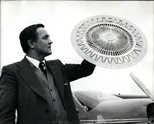 Proto: Astronaut - Comets - NASA - Space - Spacecraft - UFOs