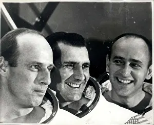 Confident: Astronaut - Comets - NASA - Space - Spacecraft - UFOs