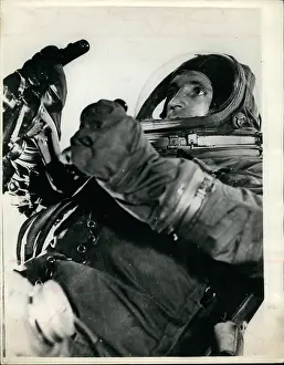 Spaceman: Astronaut - Comets - NASA - Space - Spacecraft - UFOs