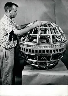 Magnesium: Astronaut - Comets - NASA - Space - Spacecraft - UFOs