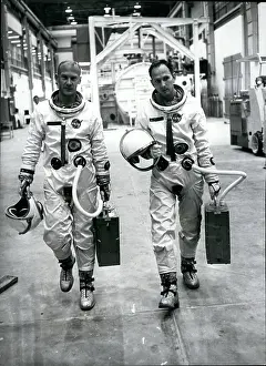 Hoped: Astronaut - Comets - NASA - Space - Spacecraft - UFOs