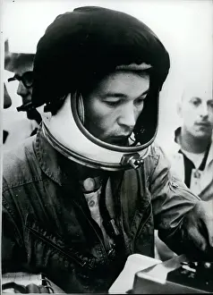 Sting: Astronaut - Comets - NASA - Space - Spacecraft - UFOs