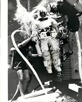 Proving: Astronaut - Comets - NASA - Space - Spacecraft - UFOs
