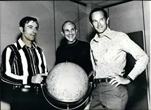 Crewmen: Astronaut - Comets - NASA - Space - Spacecraft - UFOs