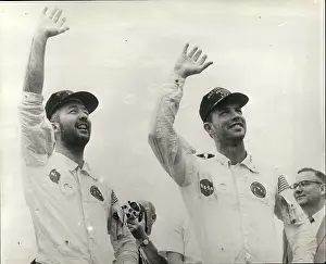 Splashdown: Astronaut - Comets - NASA - Space - Spacecraft - UFOs