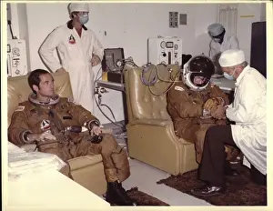 Technicians: Astronaut - Comets - NASA - Space - Spacecraft - UFOs