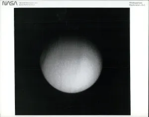 Equator: Astronaut - Comets - NASA - Space - Spacecraft - UFOs