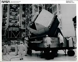 Laboratories: Astronaut - Comets - NASA - Space - Spacecraft - UFOs