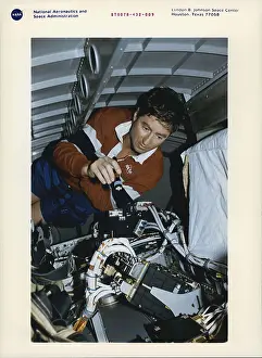 Inflight: Astronaut - Comets - NASA - Space - Spacecraft - UFOs