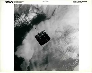 Moments: Astronaut - Comets - NASA - Space - Spacecraft - UFOs