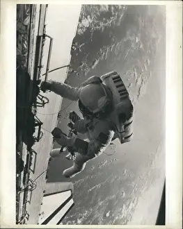 Retrieve: Astronaut - Comets - NASA - Space - Spacecraft - UFOs