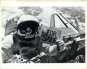 Restraint: Astronaut - Comets - NASA - Space - Spacecraft - UFOs