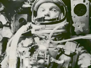 Capsules: Astronaut John Glenn in earth orbit. Glenn ?