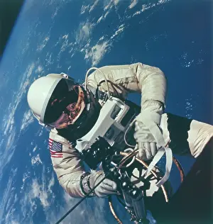 Gemini: ASTRONAUT SPACEWALKING