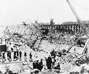 Sluices: Aswan Dam construction