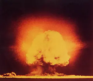 Alamos: Atomic Bomb Explosion