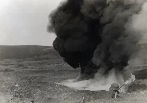 Thrower: Attack with a flame thrower on the Western Front, 1918