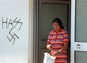 Hakenkreuz: Attacks on homes of asylum seekers