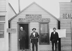 Manifest: Attorneys and surveyors in front of their