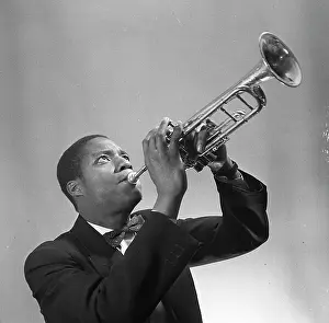 Swingsters: August 1952 Gray Mbawu Play Time 52 Reaching for the