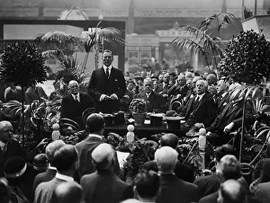 Austen: Austen Chamberlain opens an exhibition, 1931