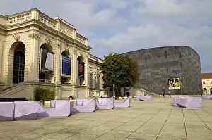 Museology: AUSTRIA. Vienna. MuseumsQuartier (Museum Quarter)