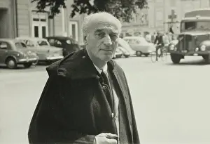 Aslan: The Austrian actor Raoul Aslan in front of the Landeshea