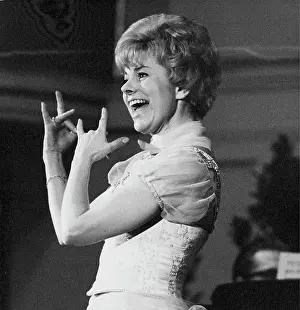 Schwarzenbergplatz: Austrian actress Elfriede Ott at her